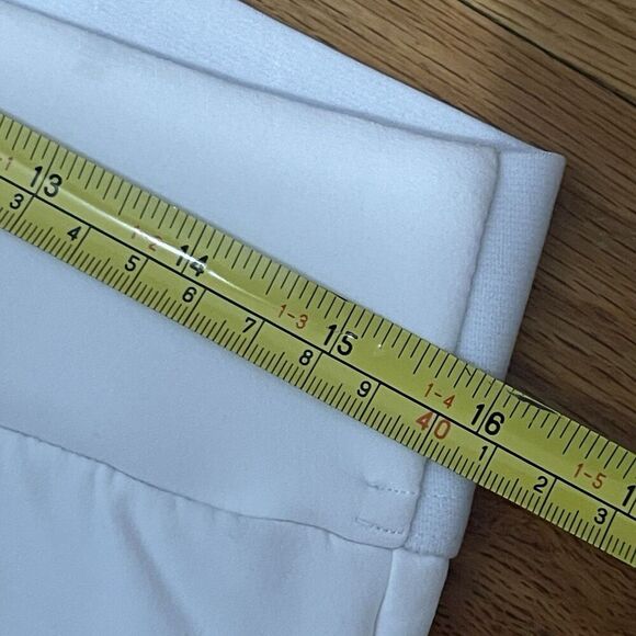 GREG NORMAN Pull On Golf Shorts Size Small White NEW Elastic Waist Active Sport - Picture 8 of 9